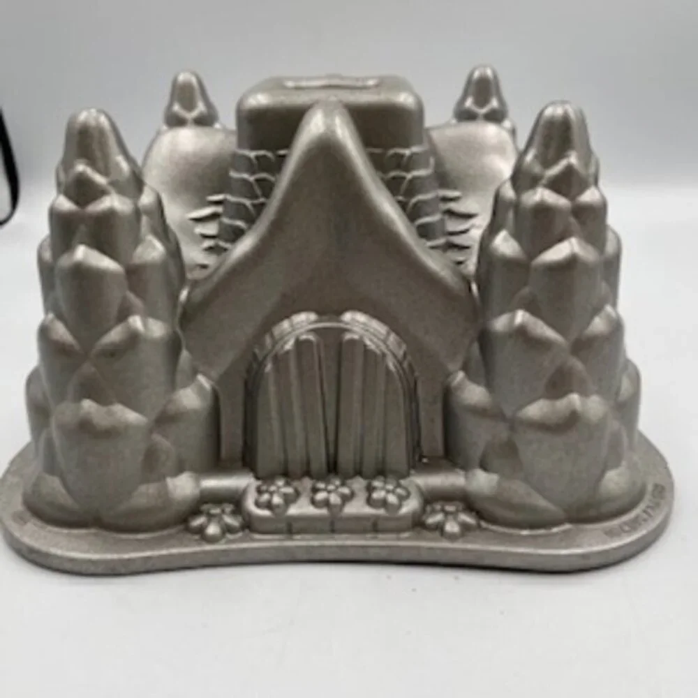 Nordic ware Castle Bundt Pan Cast Aluminum‎ Non Stick 10 Cup Made USA